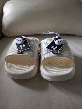 New Beautiful cream sandals Size 8